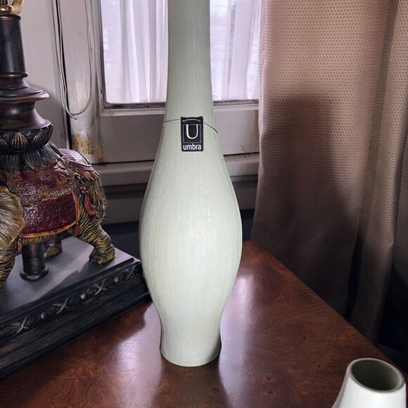 RARE Umbra Vase Pair – 2000s Modern Design – 16" Sheaf & 6.5" Husk –Cactus Green - Picture 3 of 6